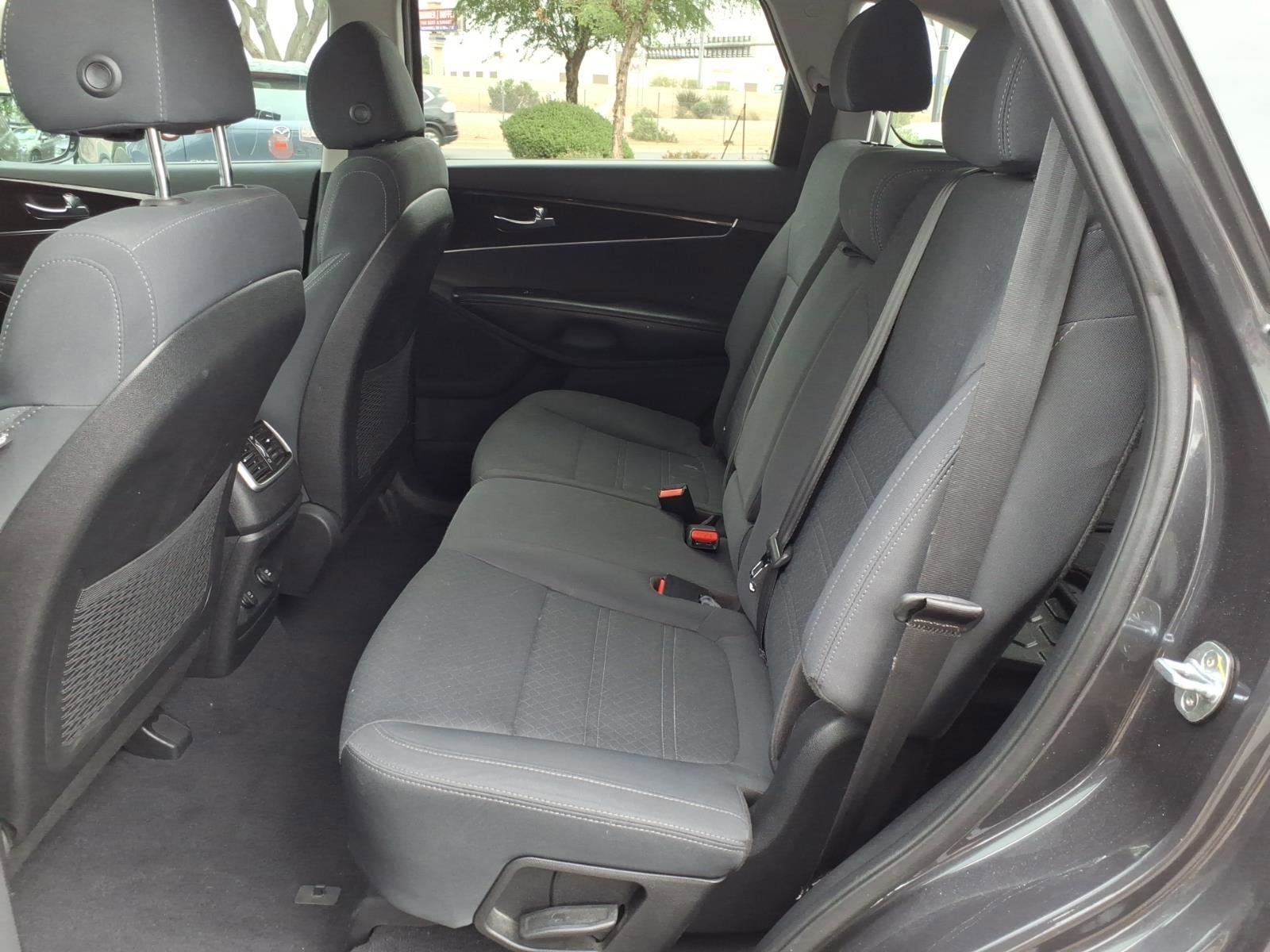 Used 2018 Kia Sorento LX image 14