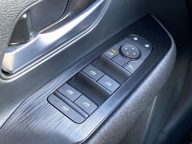 Used 2025 Nissan Kicks SV w/ Charging Package image 24