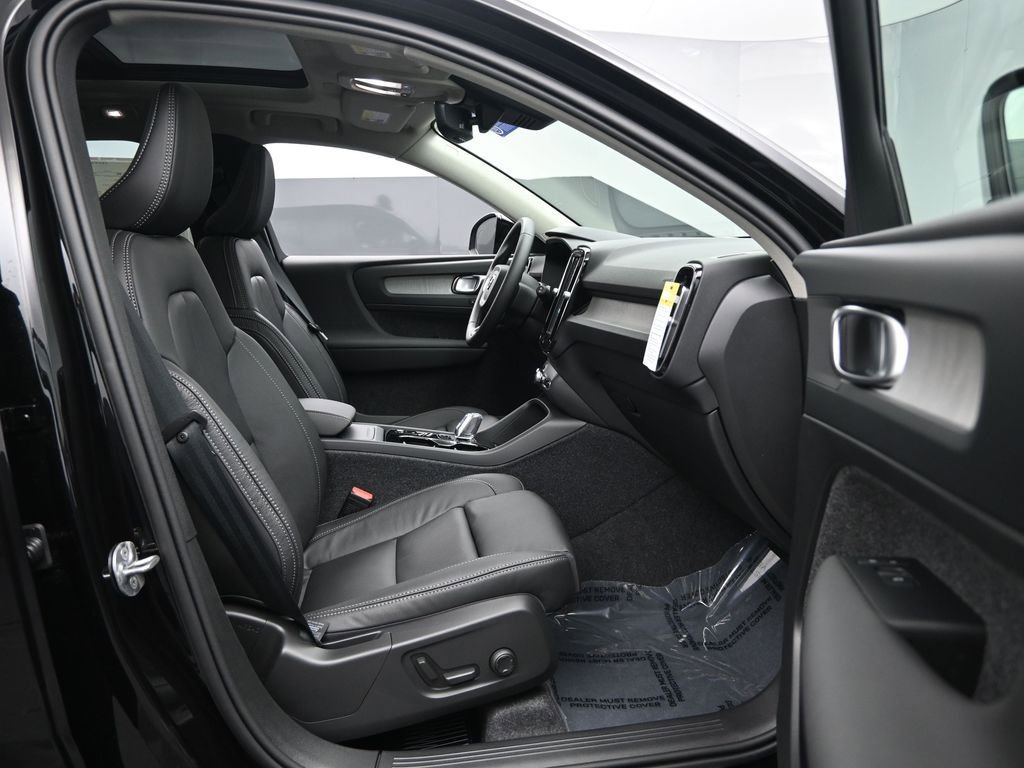 New 2026 Volvo XC40 B5 Plus w/ Protection Package Premier AWD/4WD image 26