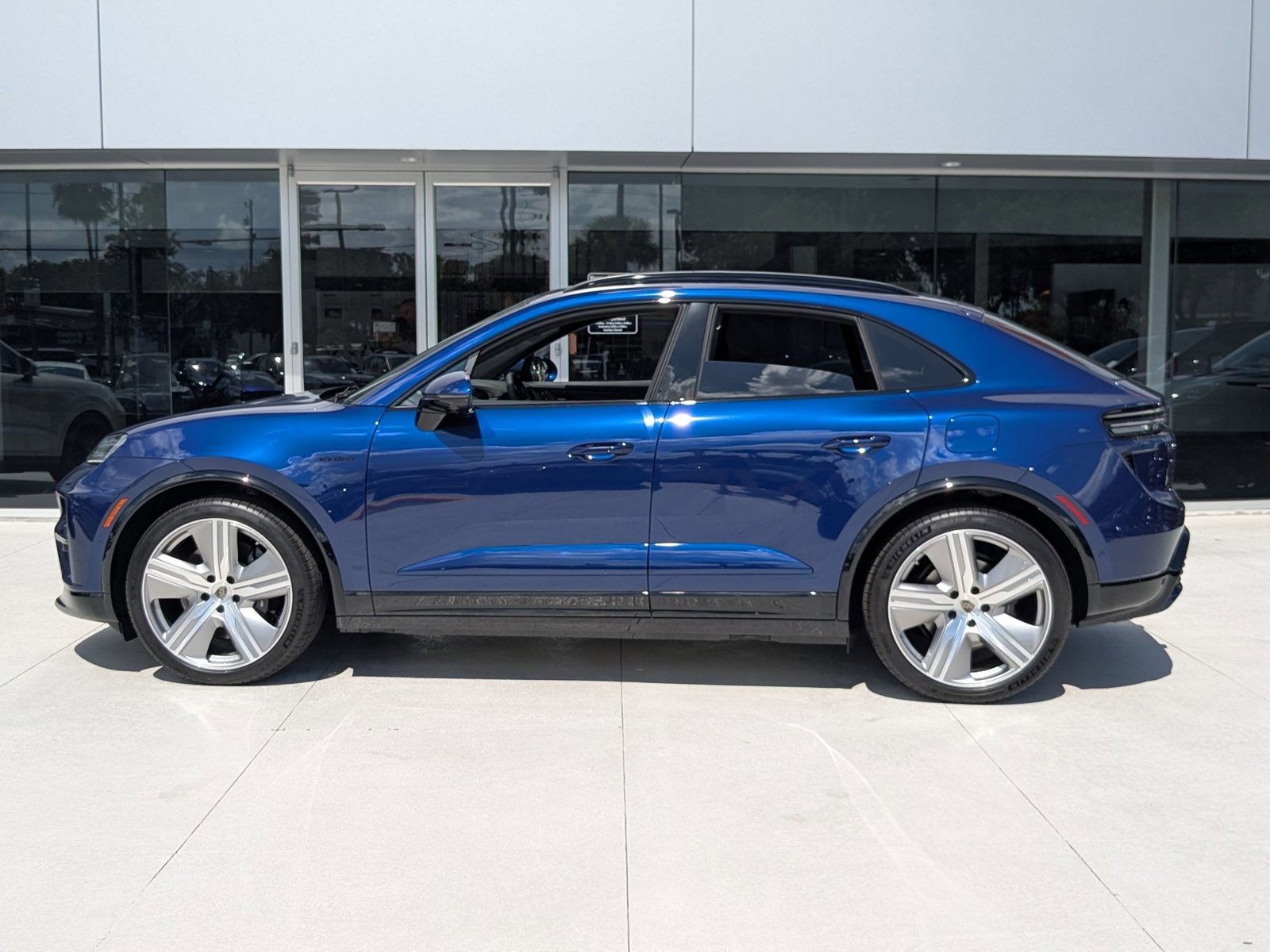 New 2025 Porsche Macan Turbo Electric image 2