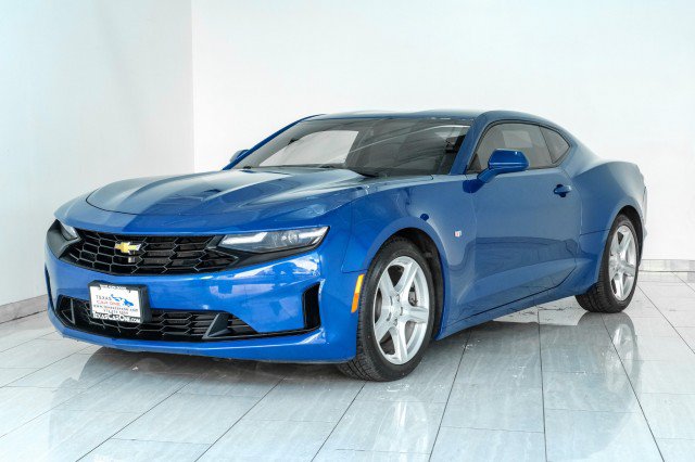 Used 2021 Chevrolet Camaro LT w/ Technology Package RWD image 4