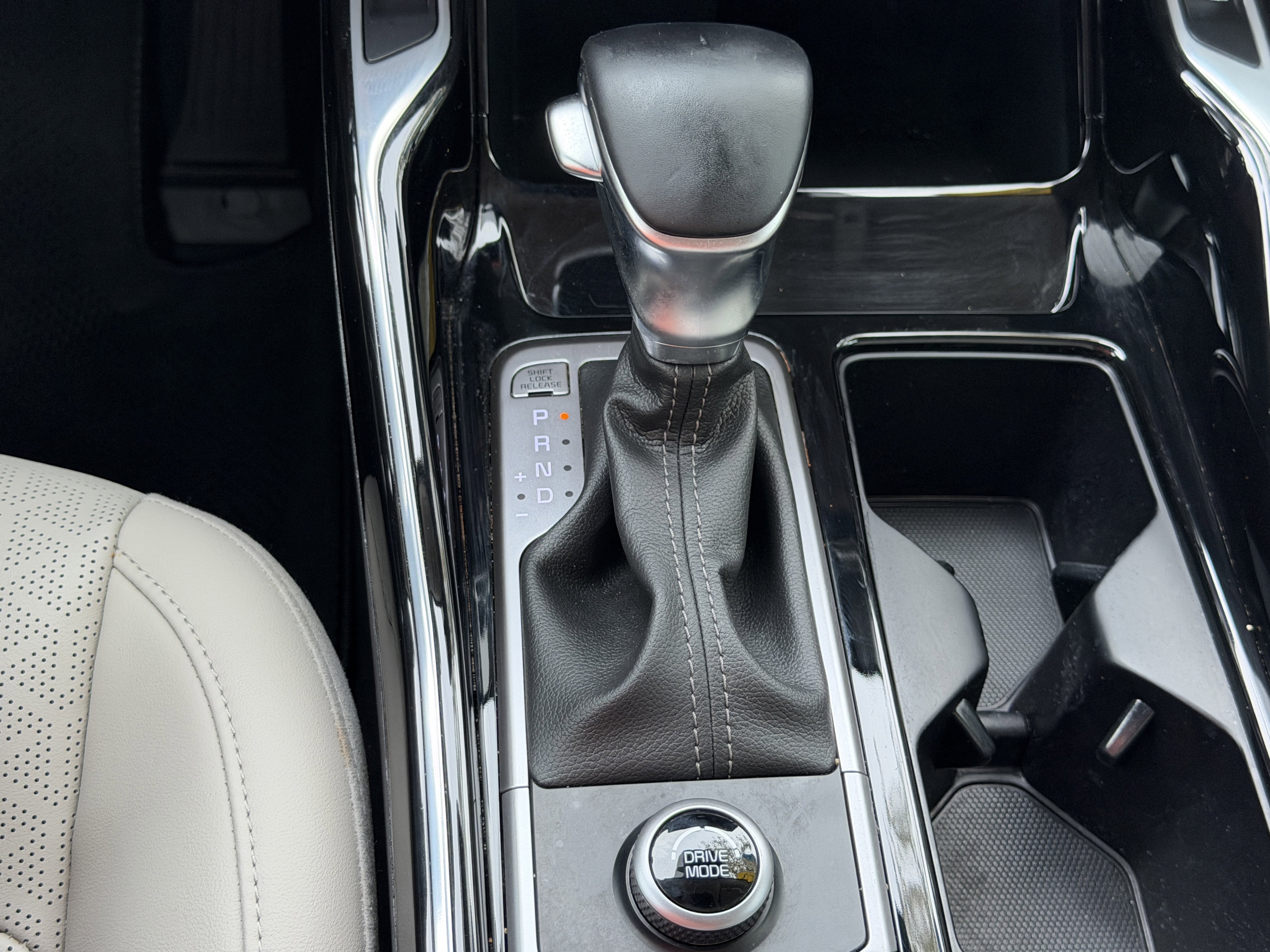 Certified 2023 Kia Sorento SX image 28