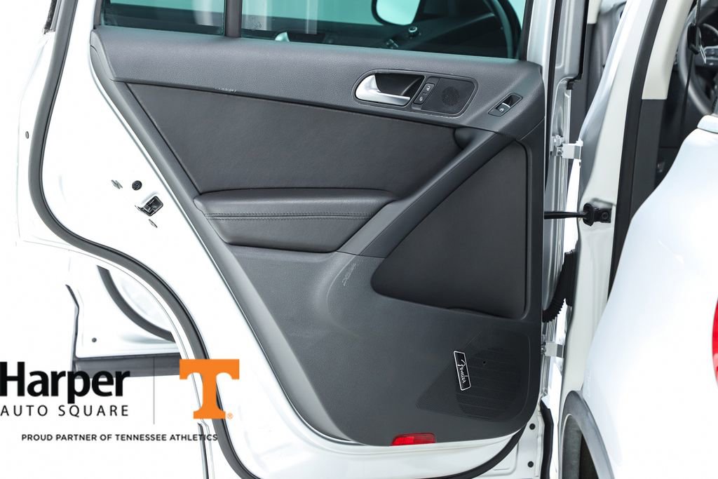 Used 2015 Volkswagen Tiguan SEL FWD image 17