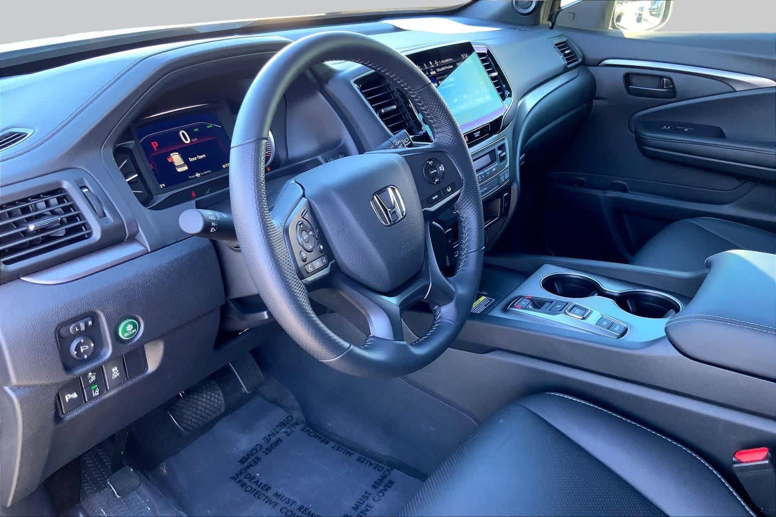 Used 2025 Honda Passport EX-L image 16