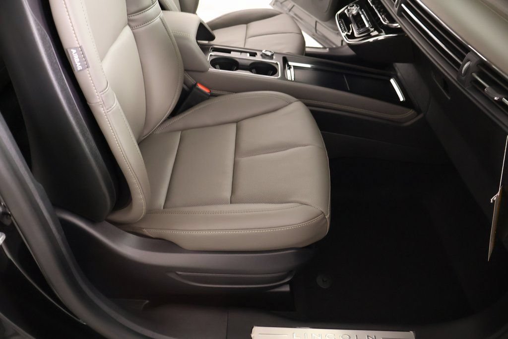 New 2026 Lincoln Corsair Premiere FWD image 14