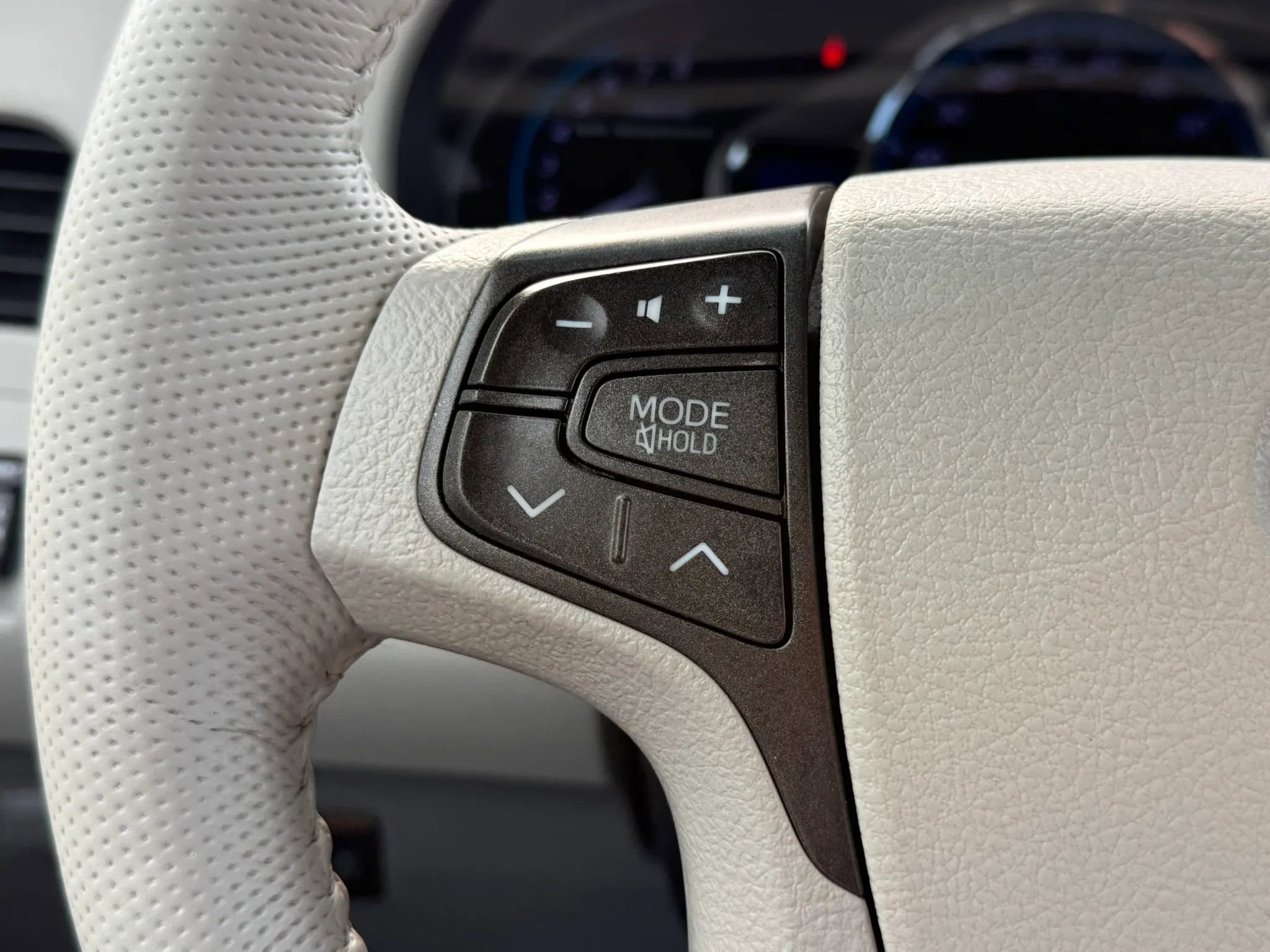 Used 2012 Toyota Sienna XLE FWD image 32