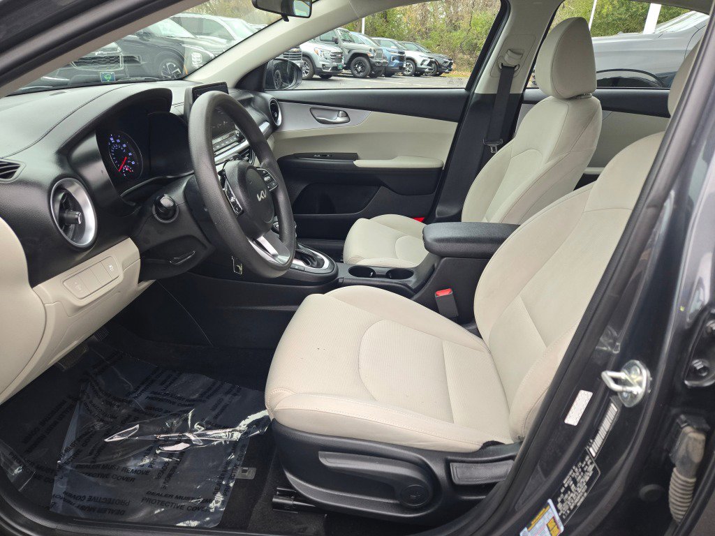 Used 2023 Kia Forte LXS image 19
