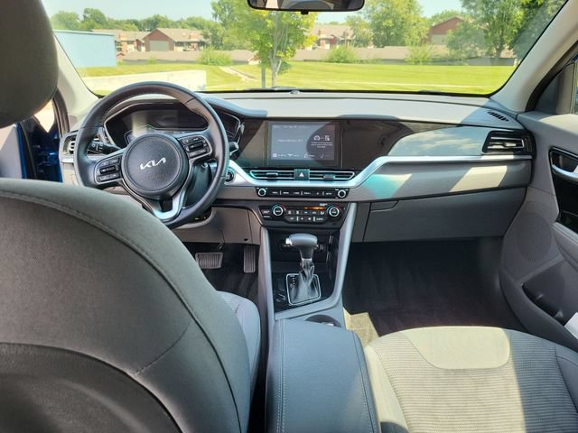 Certified 2022 Kia Niro LXS w/ Digital Cluster Package FWD image 17