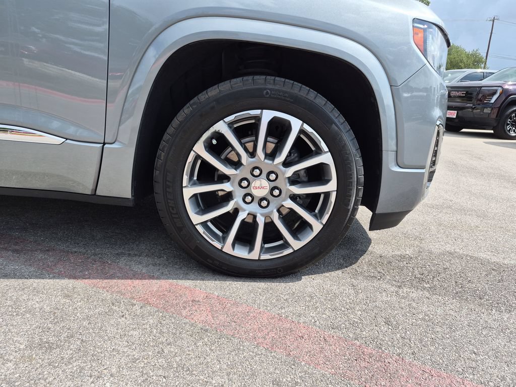Used 2023 GMC Acadia Denali w/ Denali Ultimate Package FWD image 17