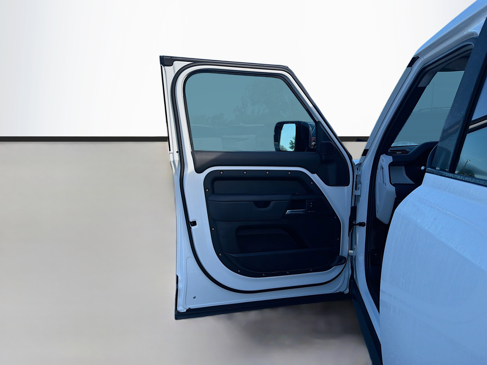 Used 2025 Land Rover Defender 130 S image 23