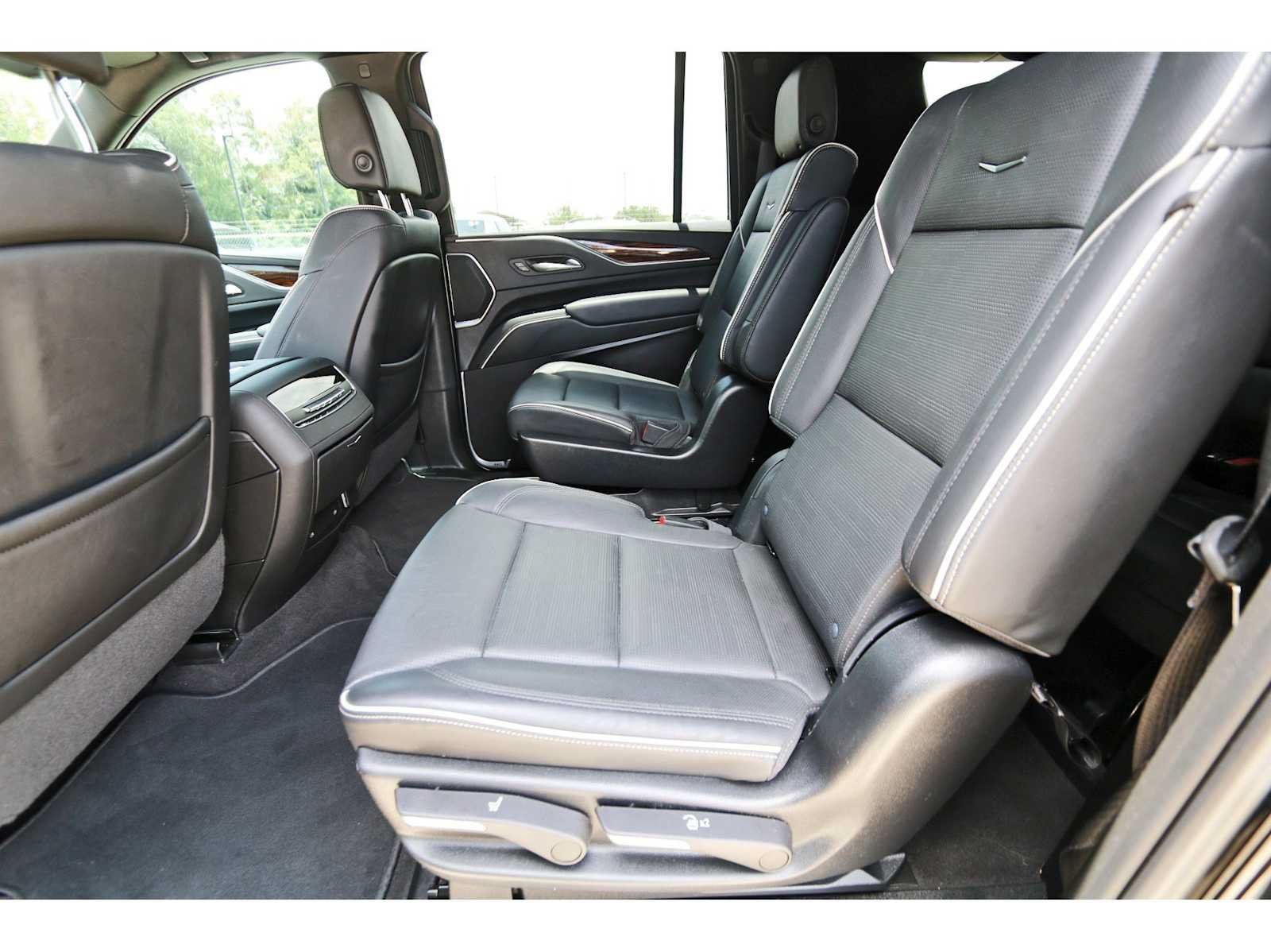 Used 2023 Cadillac Escalade ESV Premium Luxury AWD/4WD image 13