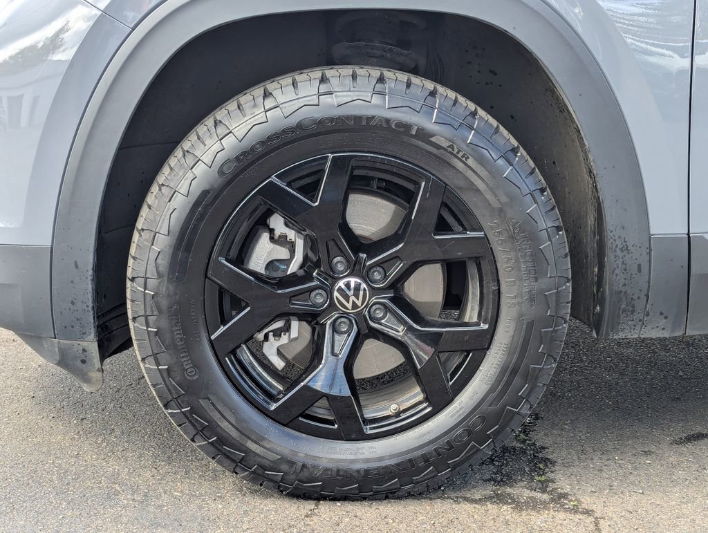 Used 2025 Volkswagen Atlas Peak Edition SE image 42