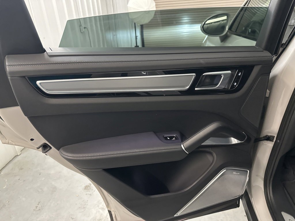 Used 2021 Porsche Cayenne Turbo image 34