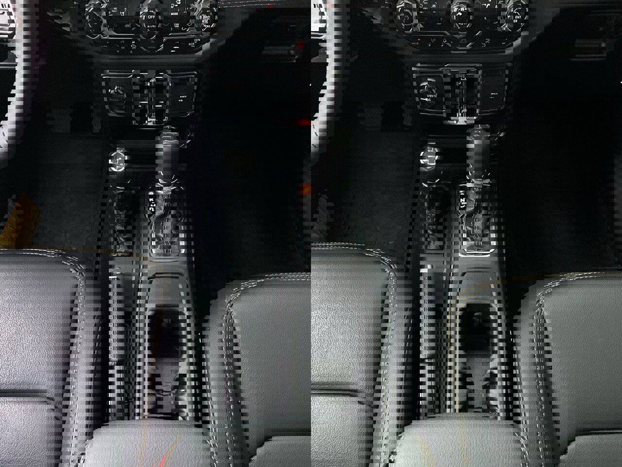 Used 2025 Jeep Gladiator Sport image 16