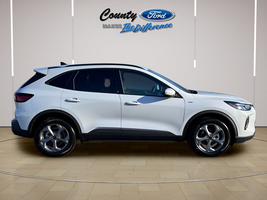 Used 2025 Ford Escape ST-Line Select AWD/4WD image 23