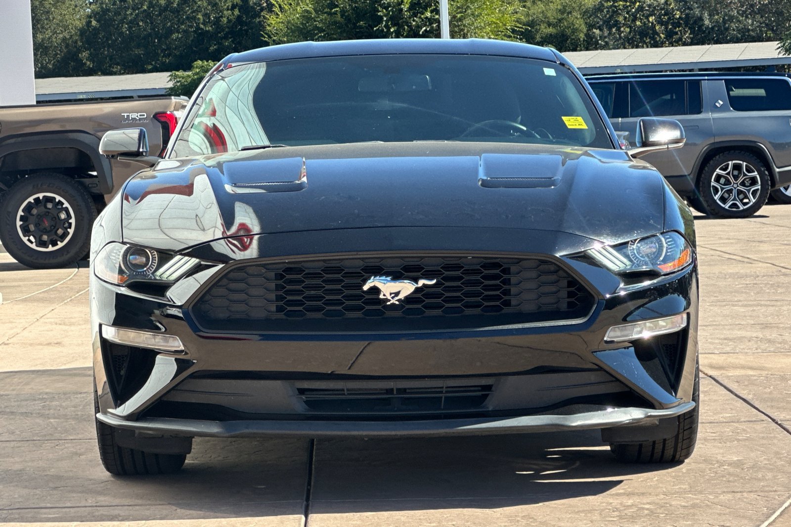 Used 2018 Ford Mustang Coupe RWD image 10
