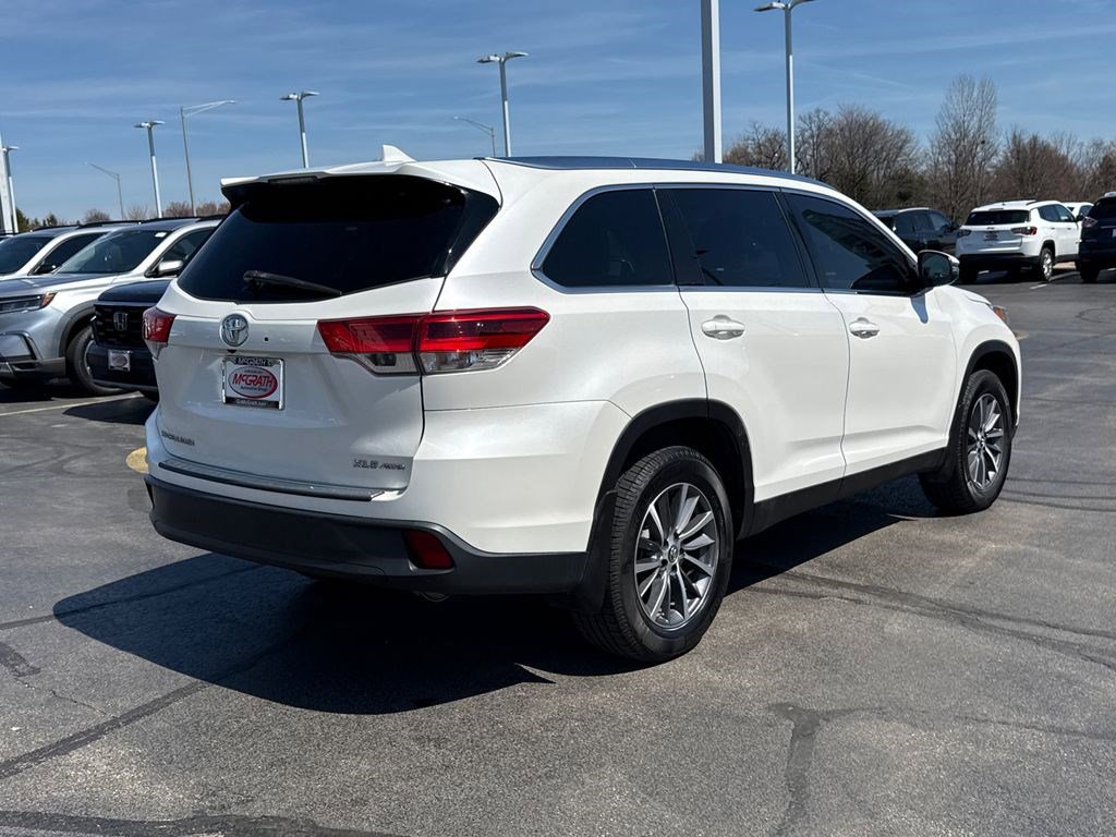 Used 2019 Toyota Highlander XLE image 11