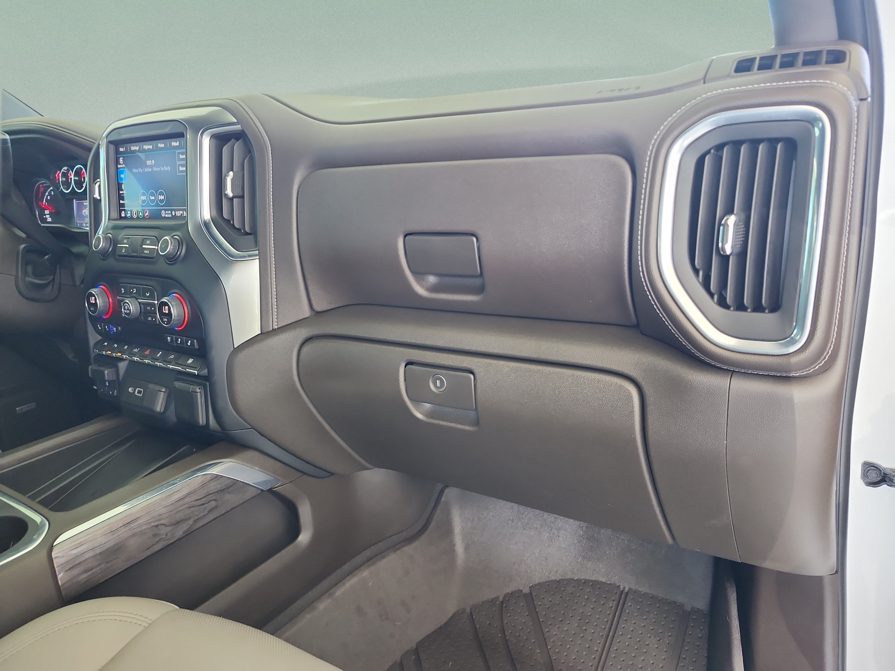 Used 2022 Chevrolet Silverado 1500 LTZ w/ Safety Package II AWD/4WD image 21