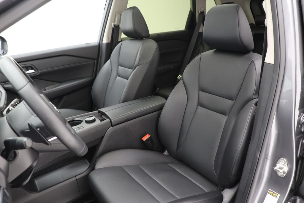 Used 2024 Nissan Rogue SV w/ SV Premium Package AWD/4WD image 16
