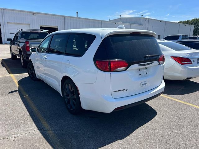 Used 2020 Chrysler Pacifica Touring w/ S Appearance Package FWD image 5