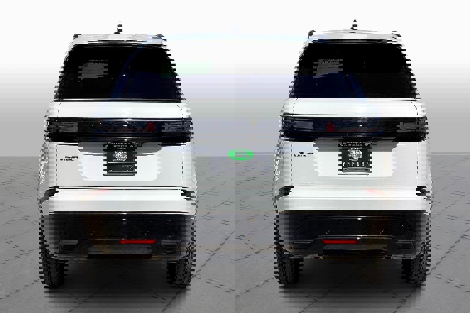 Used 2025 Land Rover Range Rover Velar Dynamic SE image 4