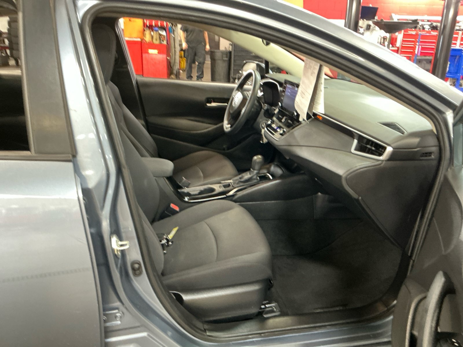 Used 2020 Toyota Corolla LE w/ Carpet Mat Package (TMS) FWD image 19