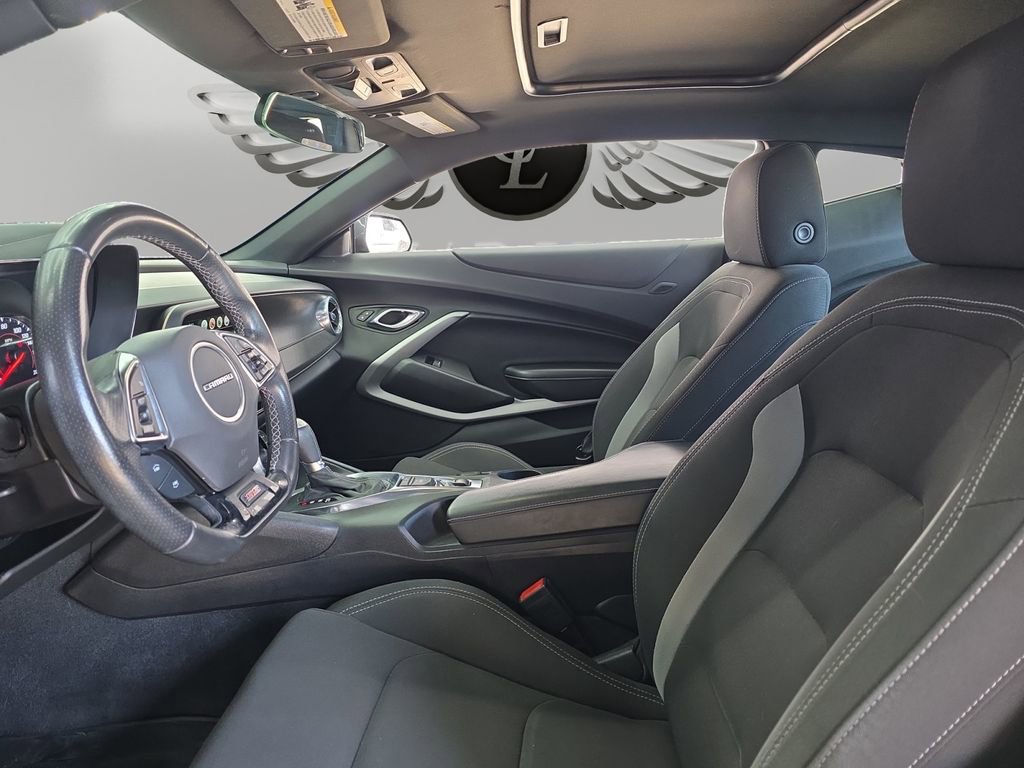 Used 2018 Chevrolet Camaro SS RWD image 8