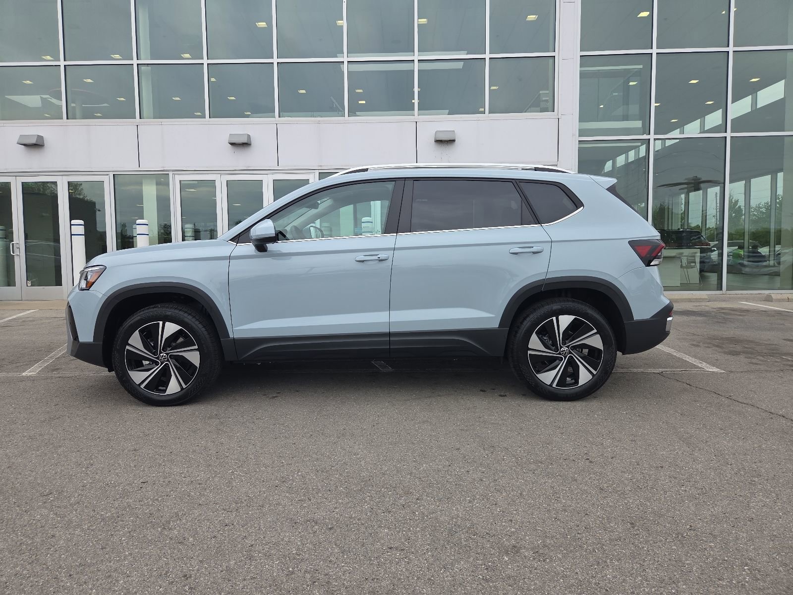 New 2026 Volkswagen Taos SE AWD/4WD image 9