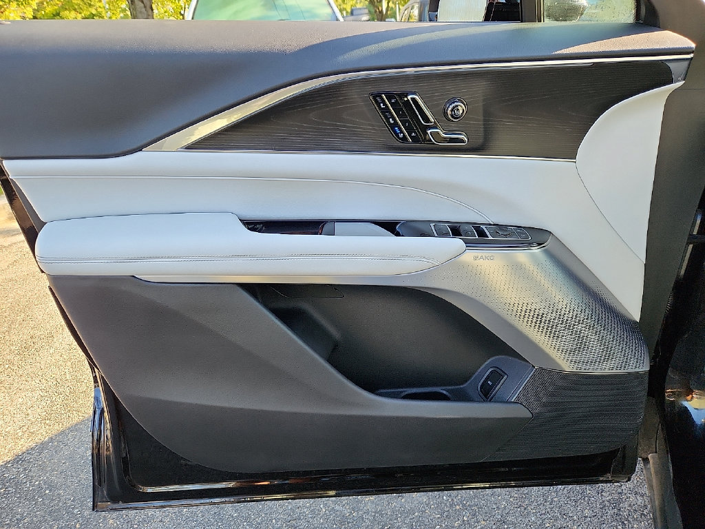 Used 2024 Cadillac Lyriq Luxury RWD image 12