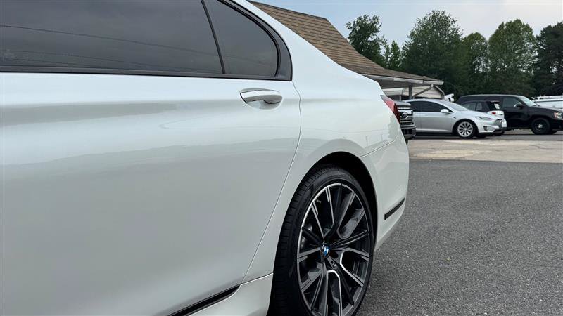 Used 2022 BMW 740i w/ M Sport Package RWD image 14