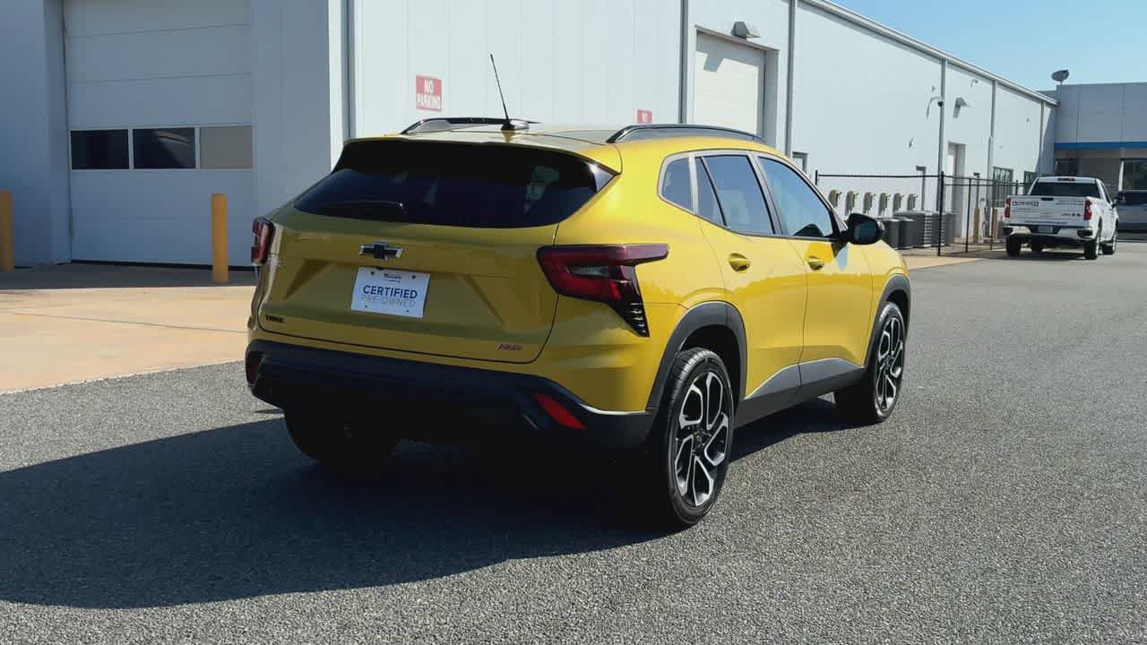 Used 2024 Chevrolet Trax RS w/ Sunroof Package FWD image 8