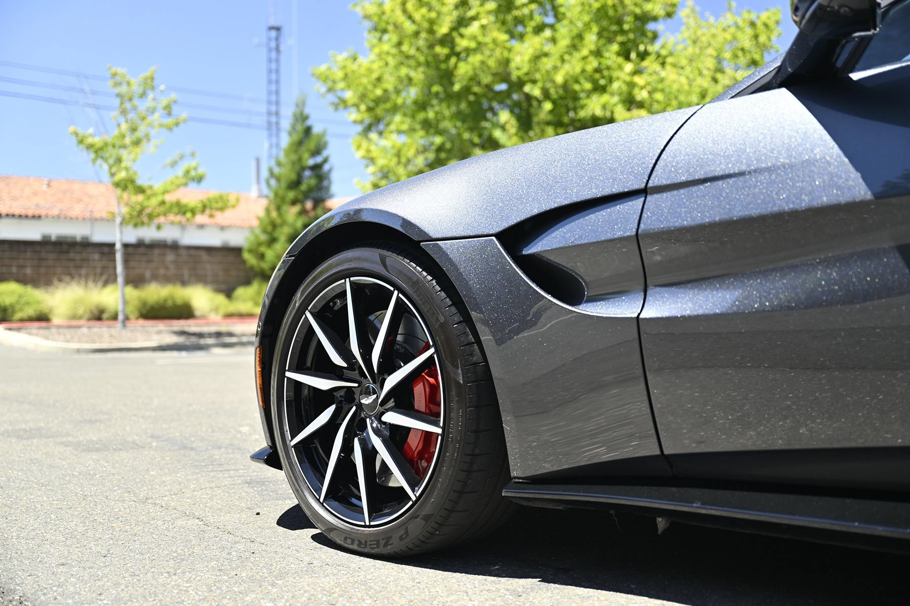 Used 2020 Aston Martin V8 Vantage Coupe RWD image 11