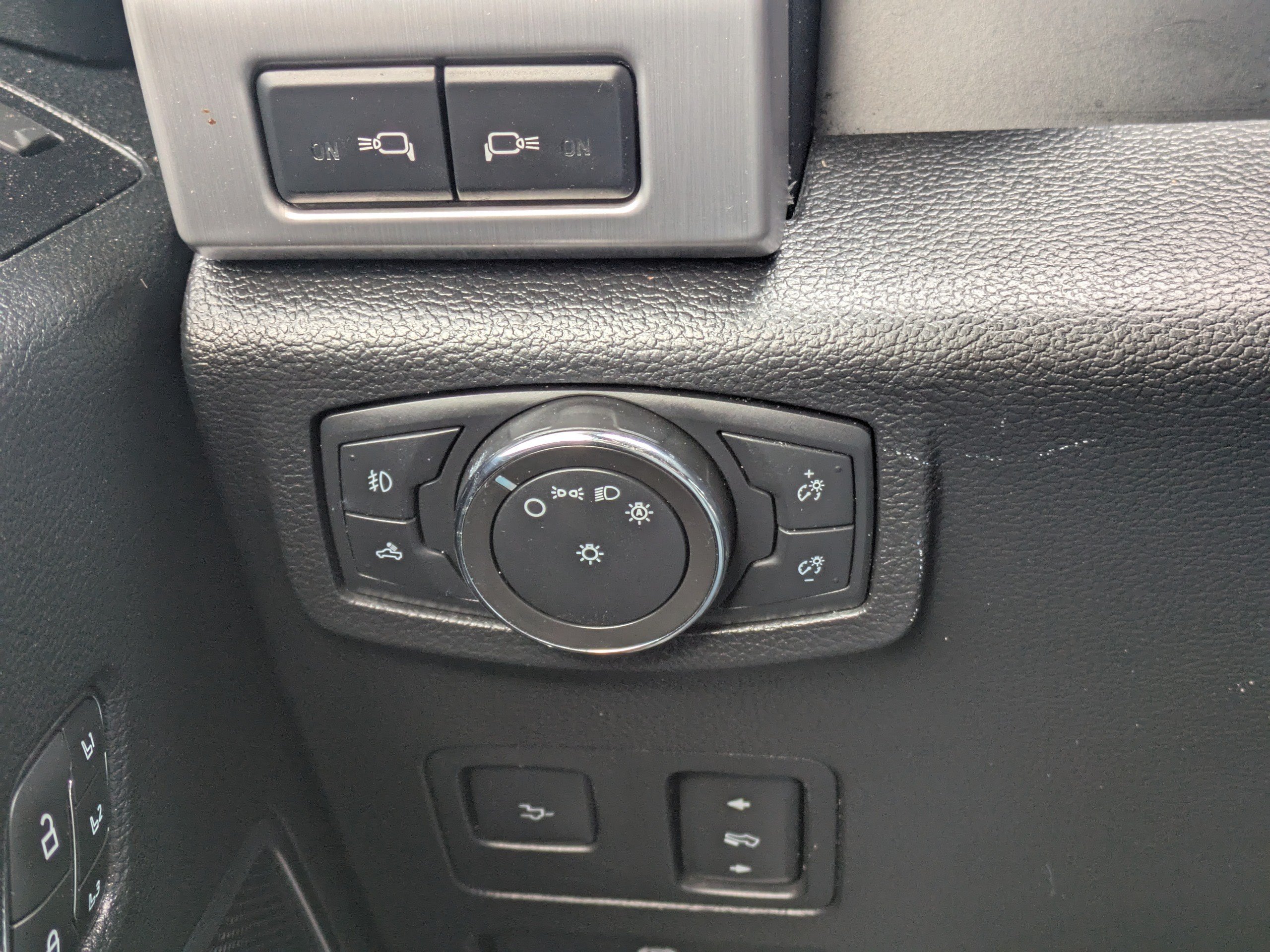 Used 2021 Ford F250 Platinum w/ FX4 Off-Road Package AWD/4WD image 30