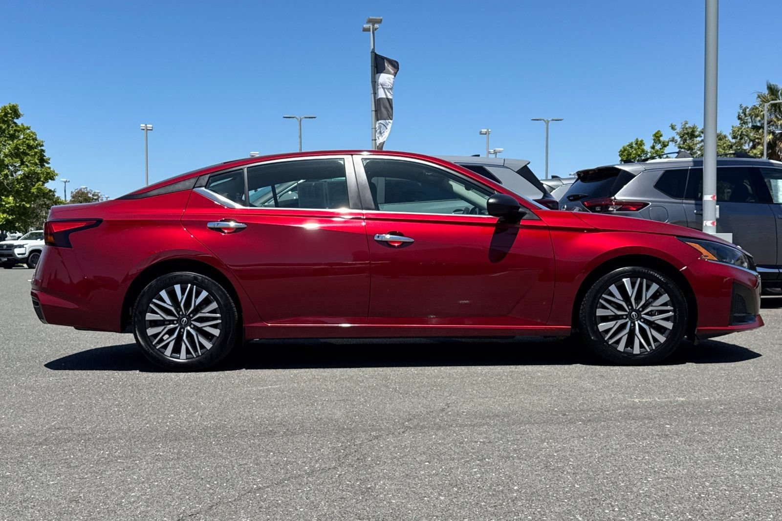 Certified 2025 Nissan Altima 2.5 SV FWD image 3