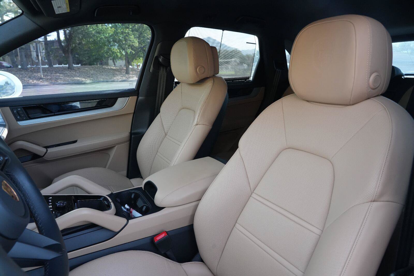 Used 2024 Porsche Cayenne AWD/4WD image 9