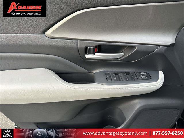 Certified 2025 Toyota Grand Highlander FWD image 21