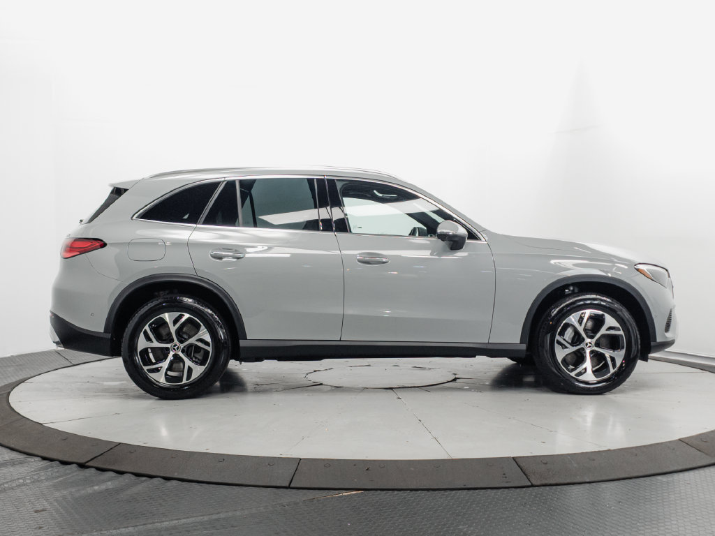 Used 2026 Mercedes-Benz GLC 350e 4MATIC w/ Driver Assistance Package image 34