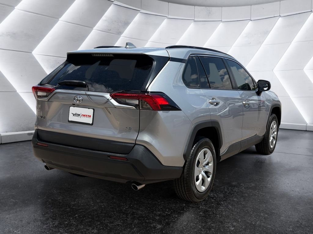 Used 2021 Toyota RAV4 LE w/ Carpet Mat Package (TMS) FWD image 4