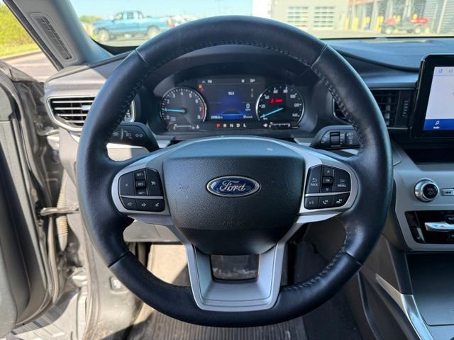Used 2023 Ford Explorer XLT w/ Equipment Group 202A AWD/4WD image 18