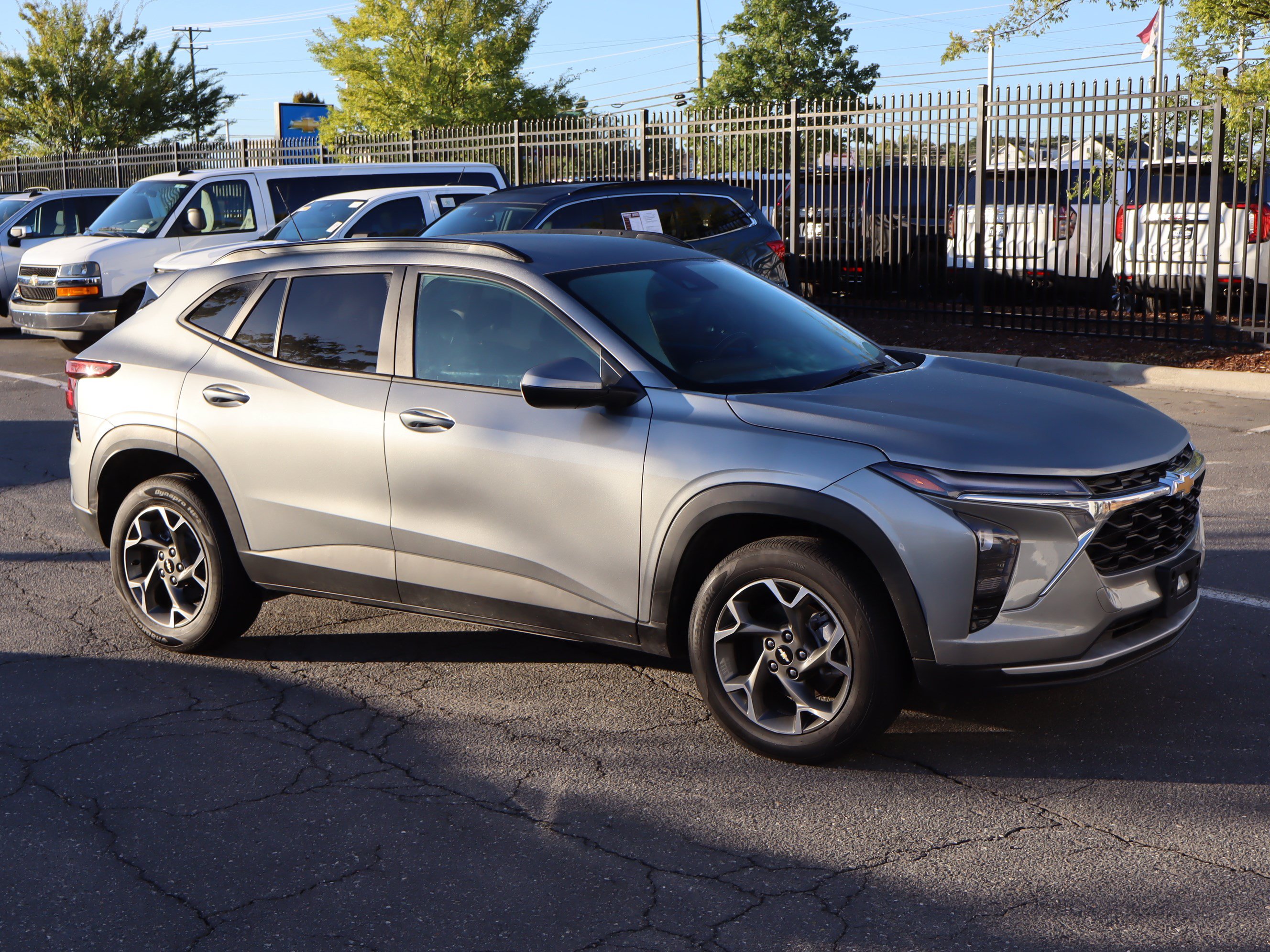 Used 2025 Chevrolet Trax LT FWD image 12