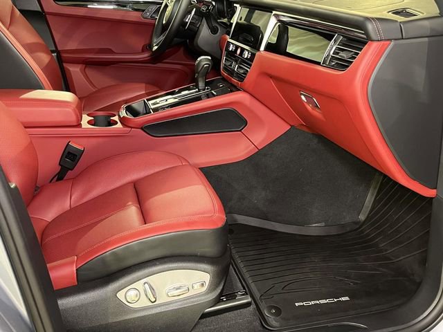 Certified 2025 Porsche Macan image 24