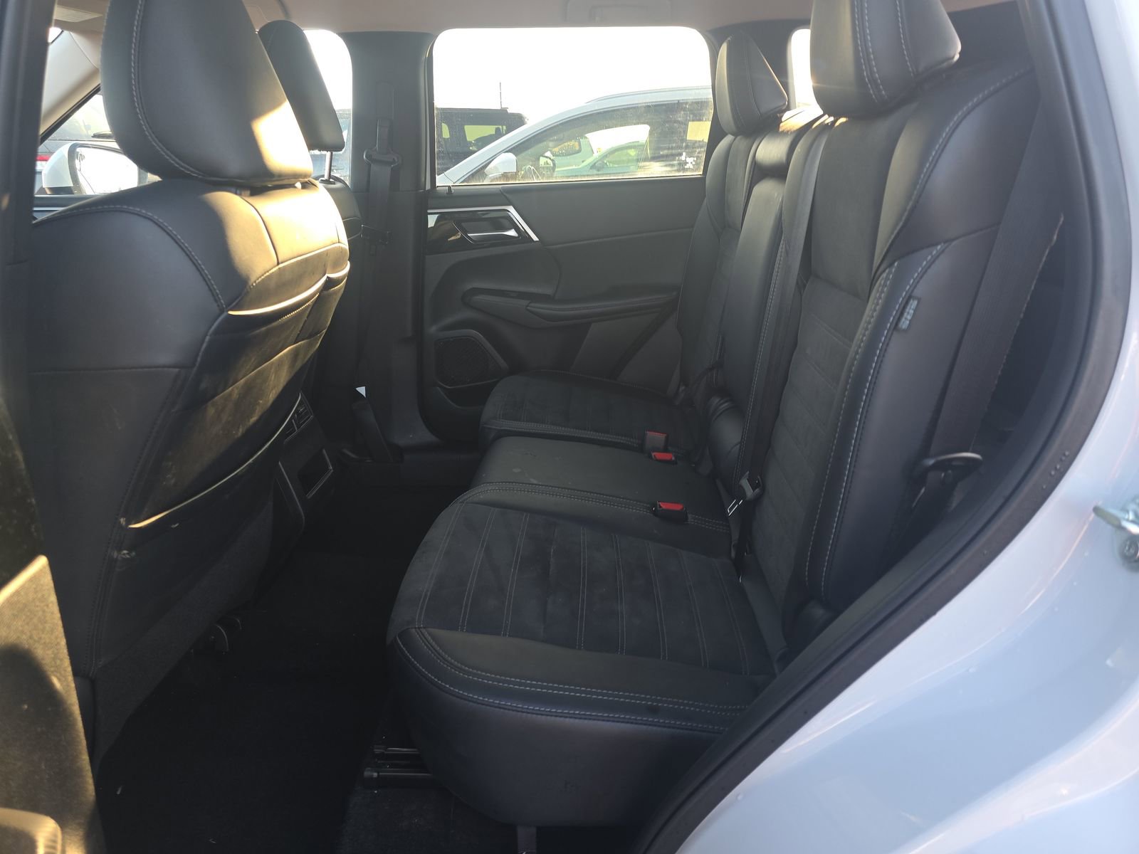 Used 2024 Mitsubishi Outlander SE Black Edition image 19