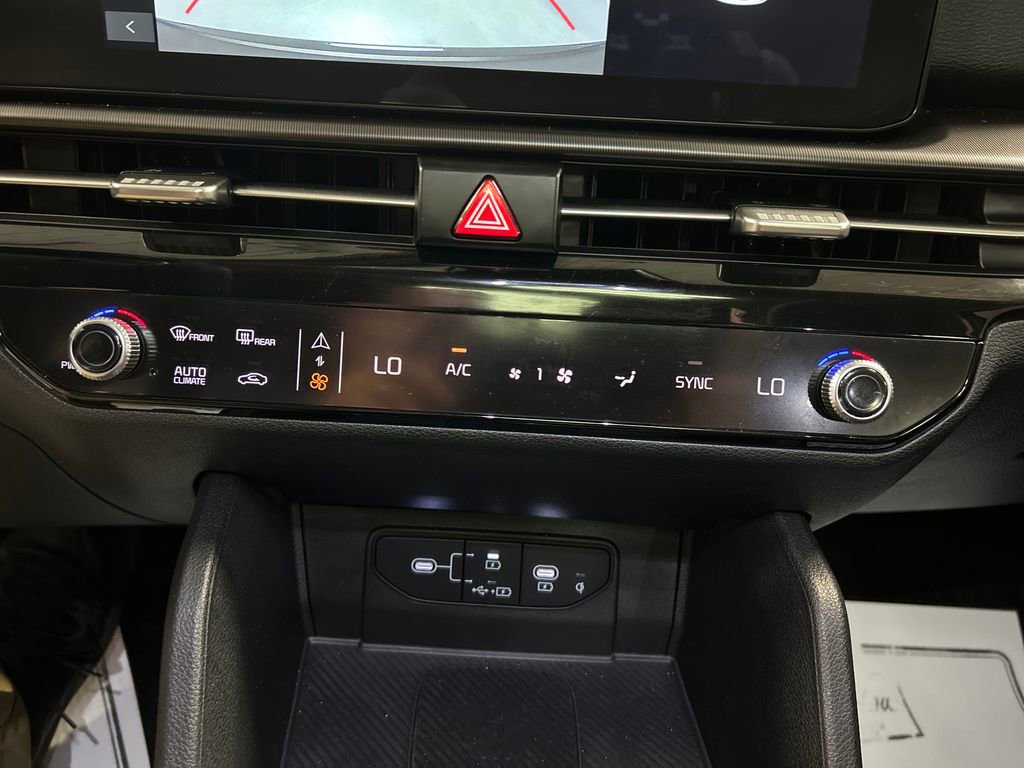 Used 2026 Kia Sportage EX w/ EX Panorama Roof Package image 17