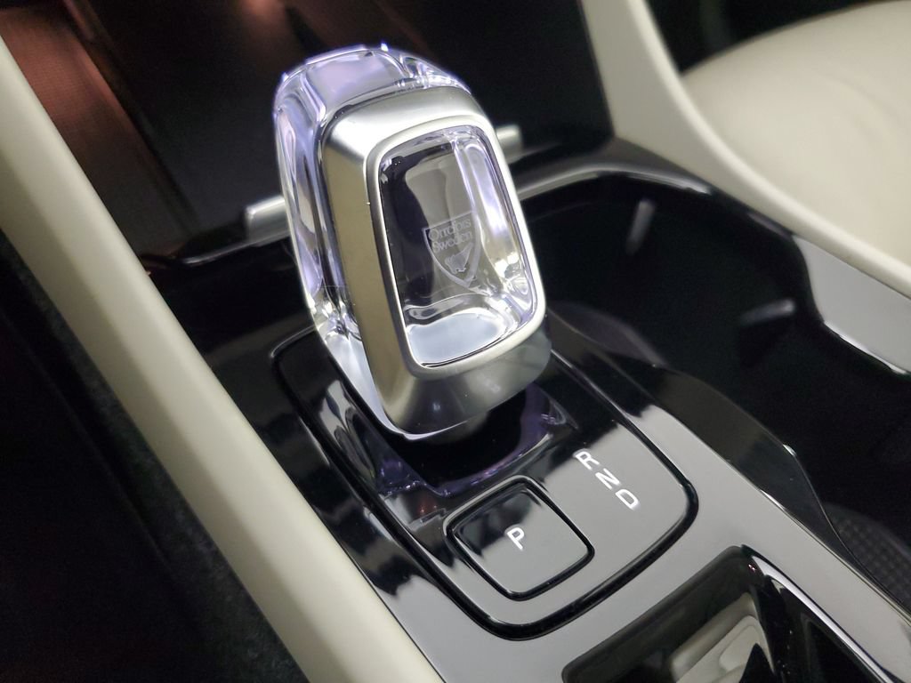 Certified 2023 Volvo XC40 B5 Ultimate w/ Protection Package Premier AWD/4WD image 34