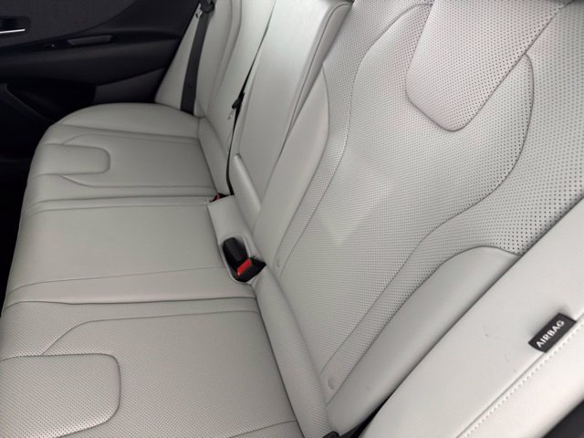 Certified 2025 Hyundai Elantra Limited FWD image 31