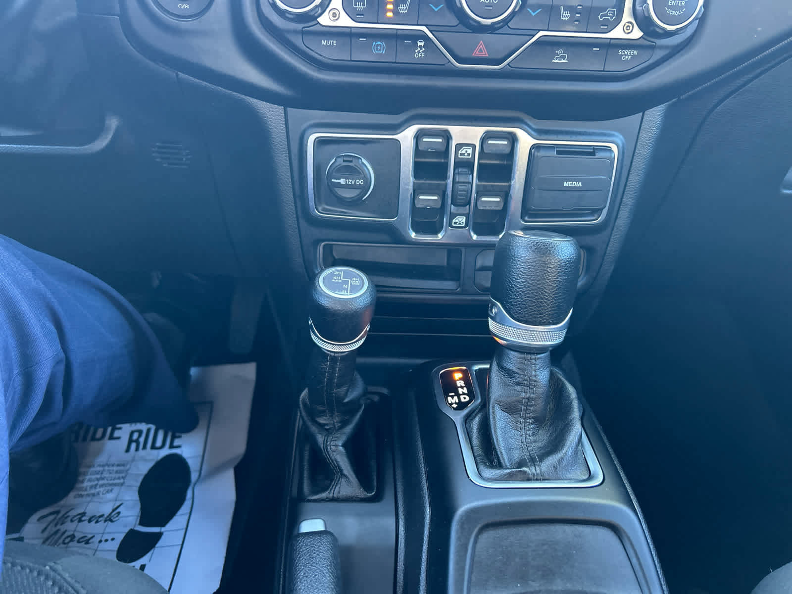 Used 2023 Jeep Wrangler Unlimited w/ Sun & Screen Package image 28