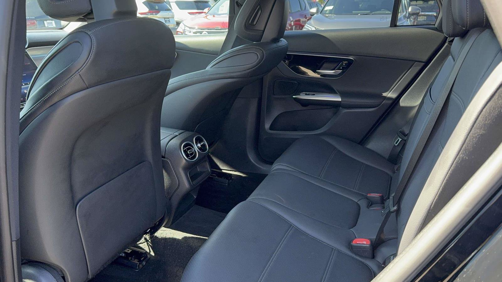 Used 2025 Mercedes-Benz GLC 350e 4MATIC image 28