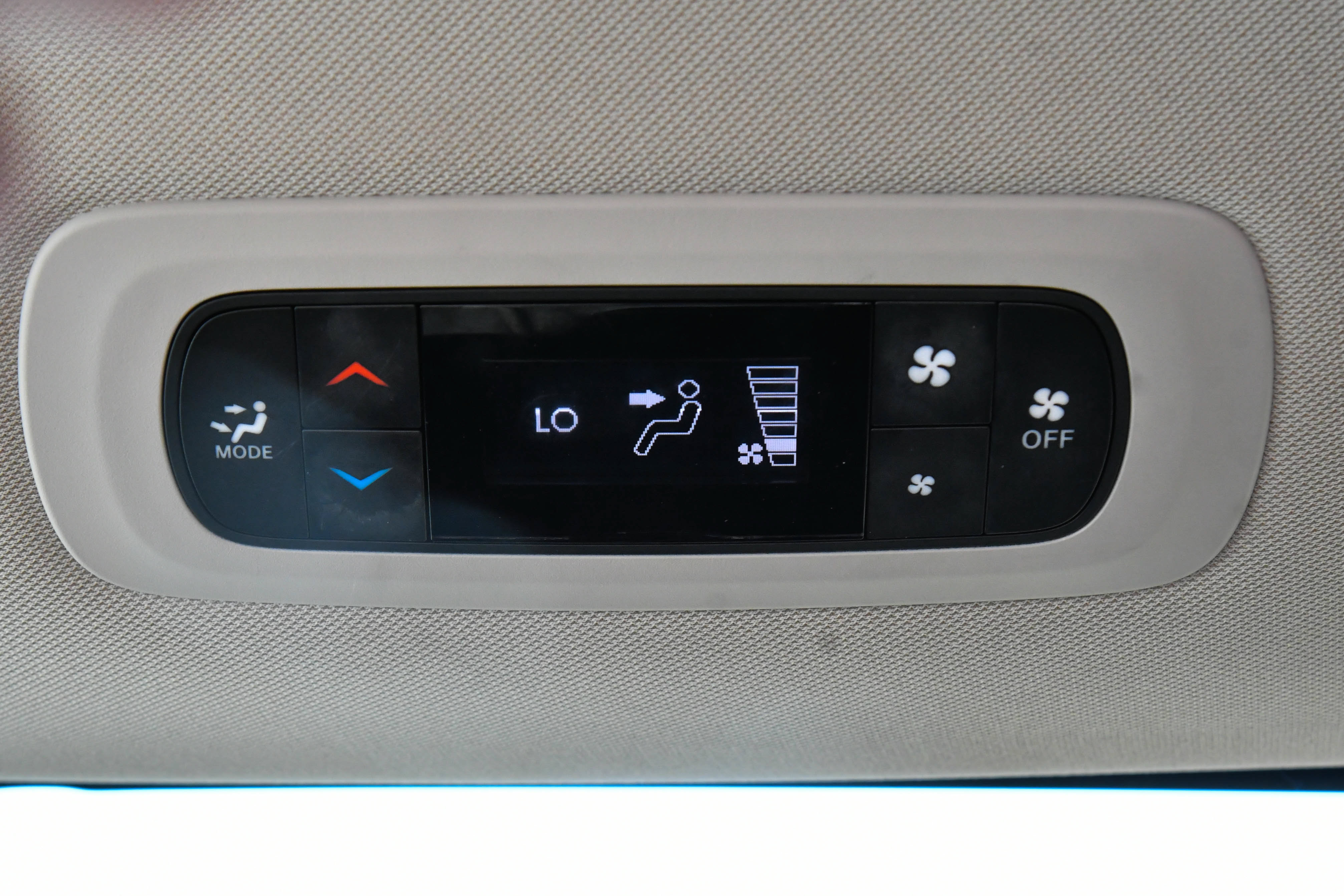 Used 2023 Chrysler Voyager LX FWD image 38