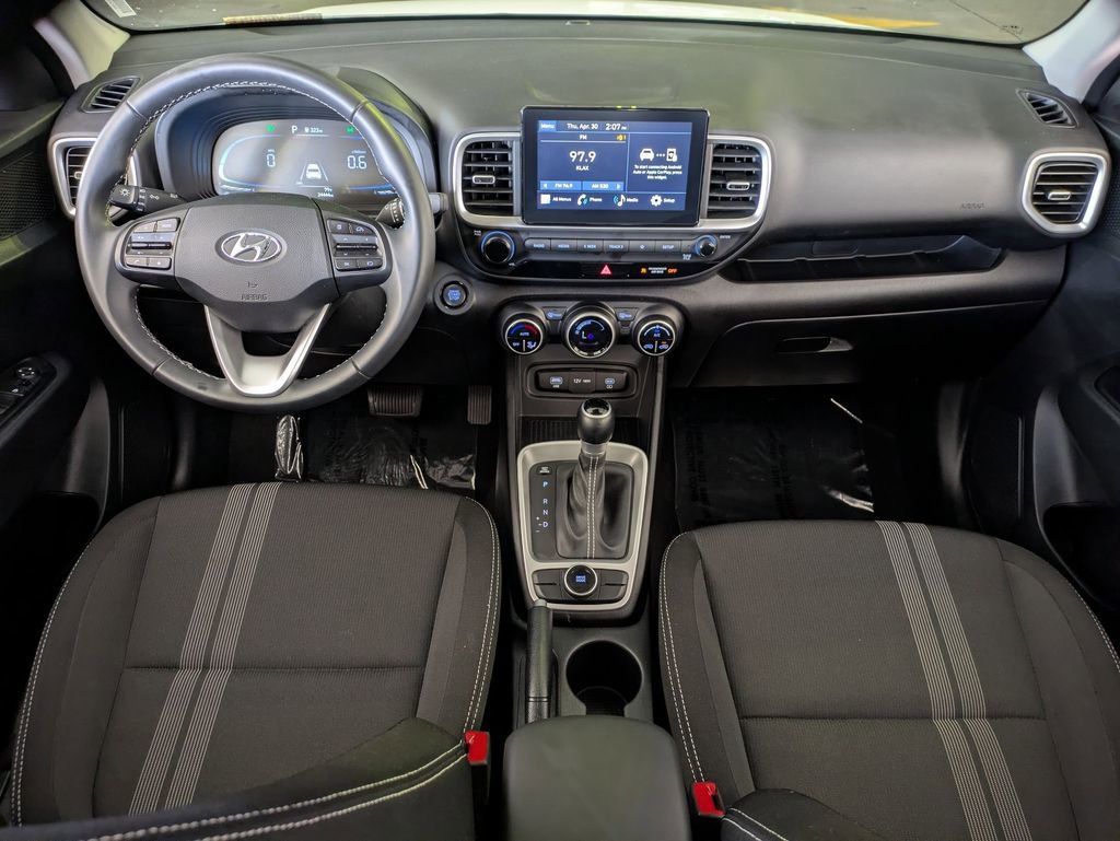 Used 2025 Hyundai Venue SEL FWD image 25