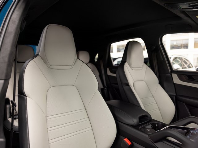 New 2026 Porsche Cayenne GTS image 34